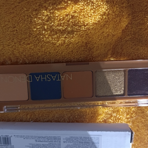 Natasha  denona  fez pallet - Picture 4 of 4